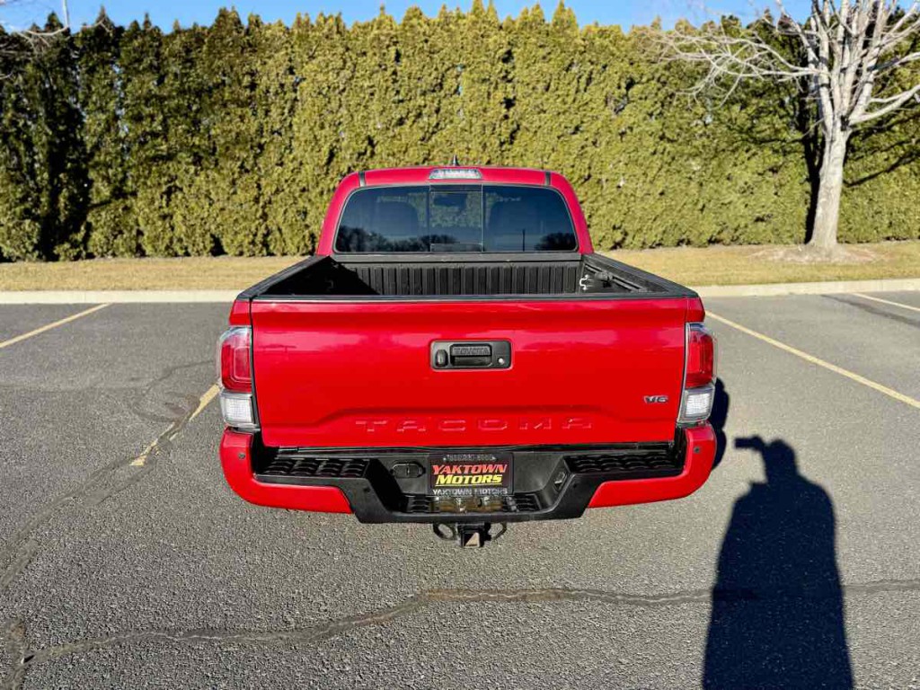 2020 Toyota Tacoma Image 9