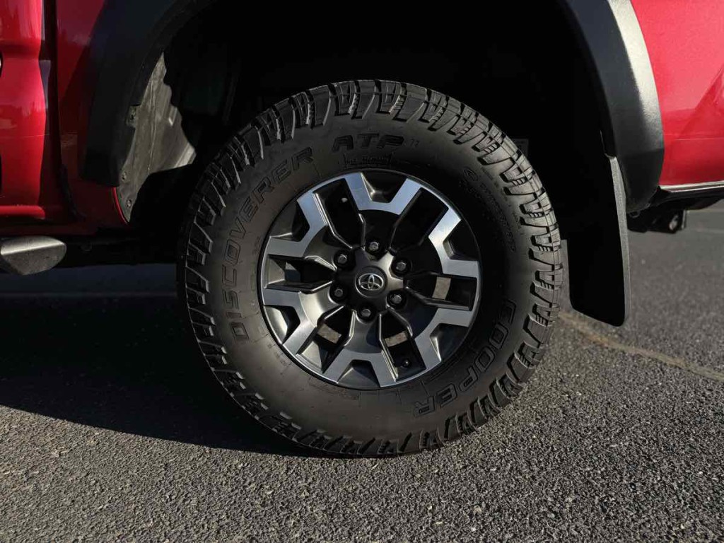 2020 Toyota Tacoma Image 11