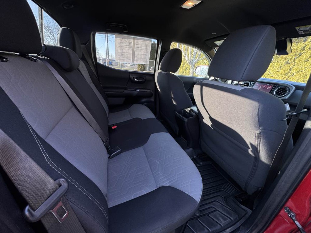 2020 Toyota Tacoma Image 16