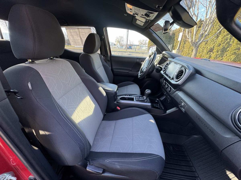 2020 Toyota Tacoma Image 18