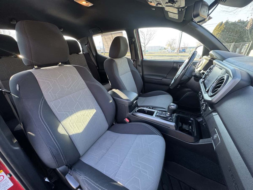 2020 Toyota Tacoma Image 19