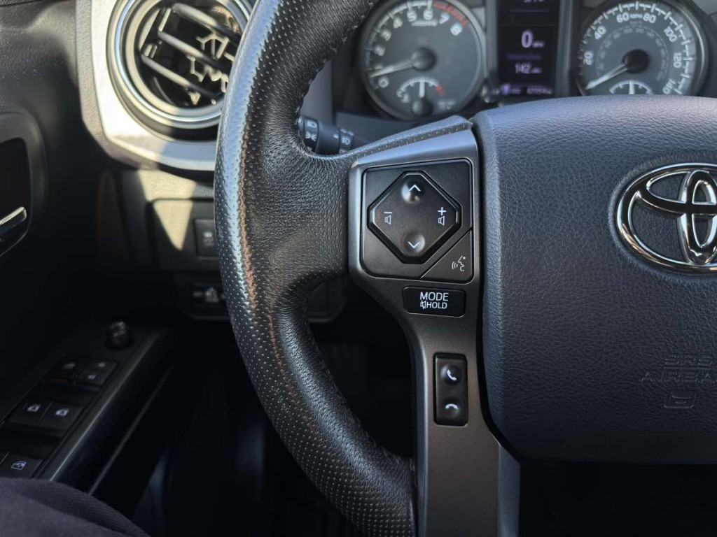 2020 Toyota Tacoma Image 21