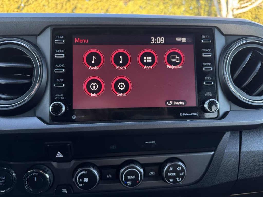 2020 Toyota Tacoma Image 24