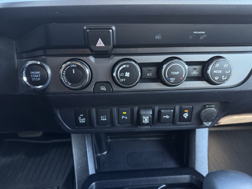 2020 Toyota Tacoma Image 25