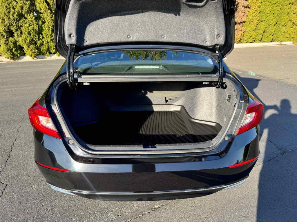2018 Honda Accord Image 11