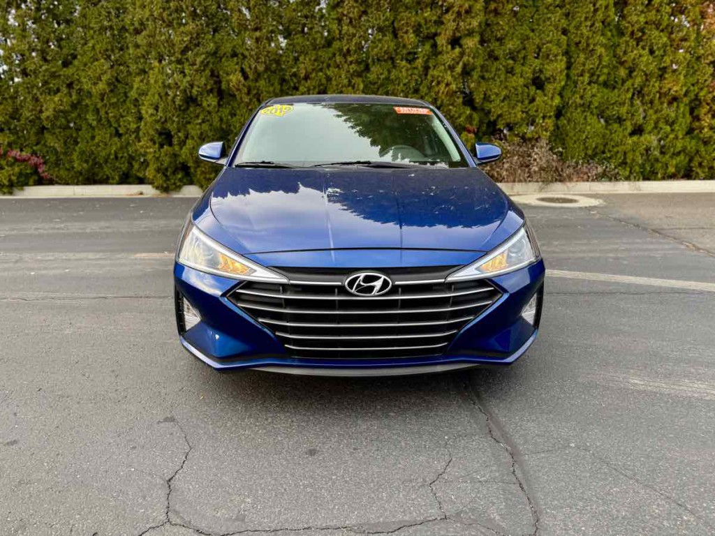 2019 Hyundai Elantra Image 2