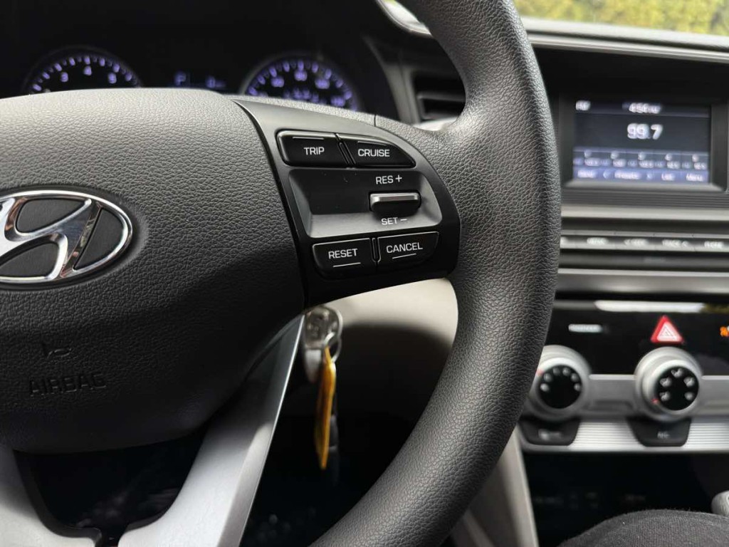 2019 Hyundai Elantra Image 18