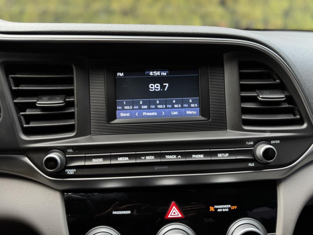 2019 Hyundai Elantra Image 20