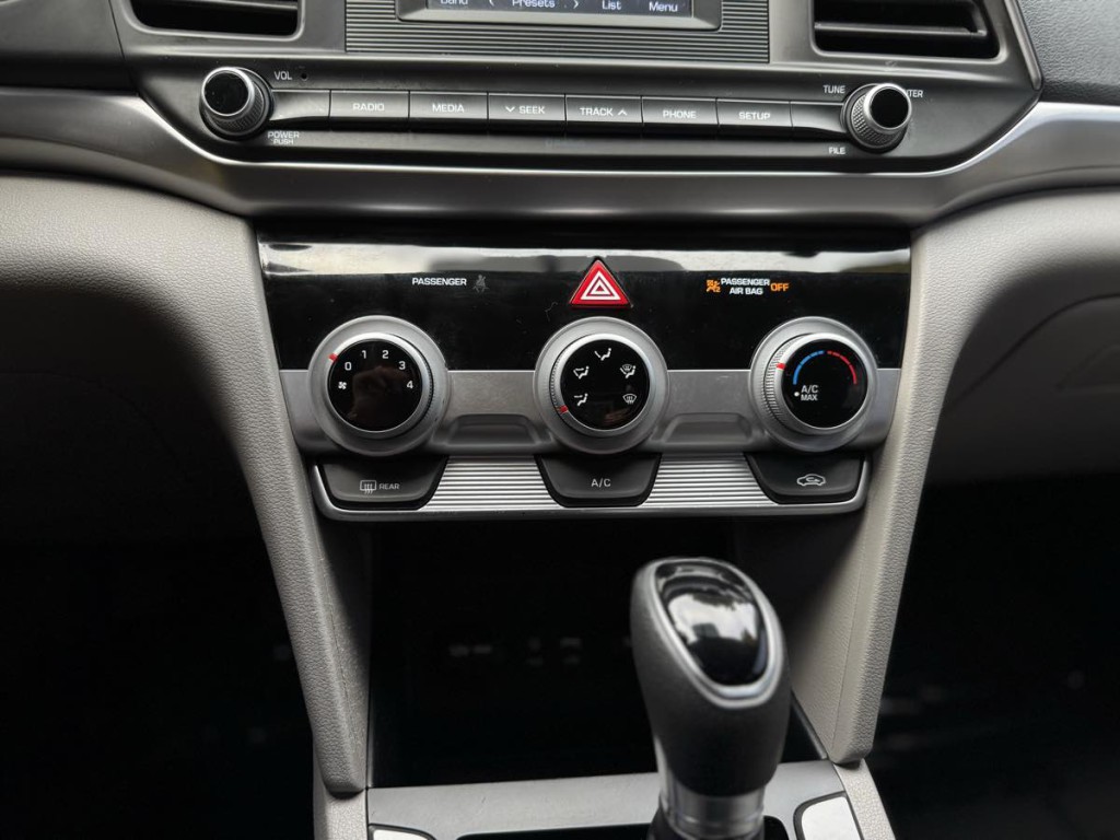2019 Hyundai Elantra Image 21