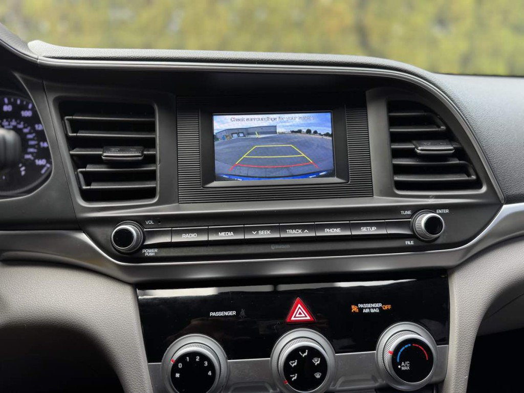 2019 Hyundai Elantra Image 22