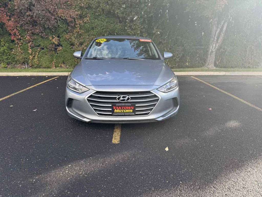 2017 Hyundai Elantra Image 3