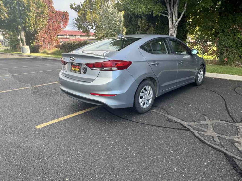 2017 Hyundai Elantra Image 7