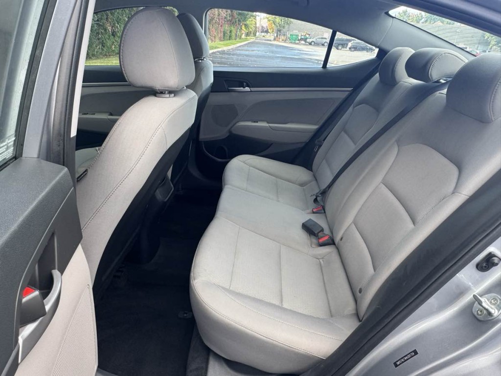 2017 Hyundai Elantra Image 12