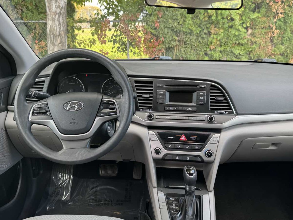 2017 Hyundai Elantra Image 14