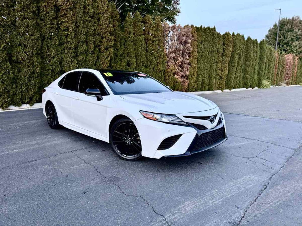 2018 Toyota Camry Image 2