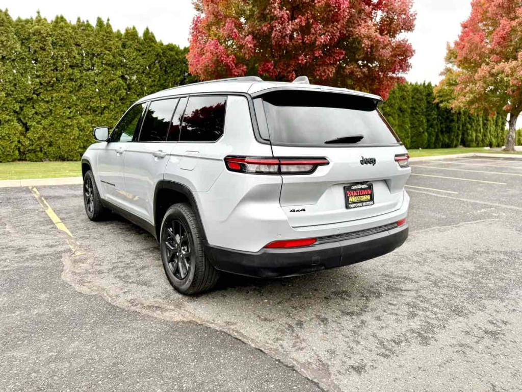 2024 Jeep Grand Cherokee Image 9