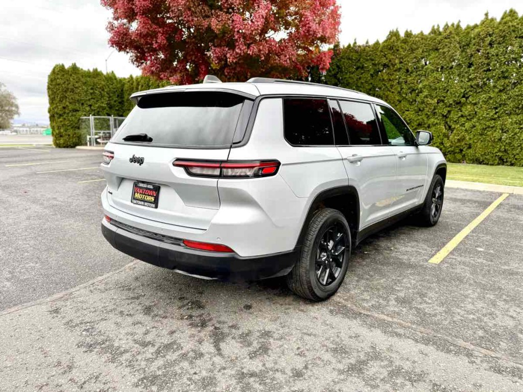 2024 Jeep Grand Cherokee Image 12