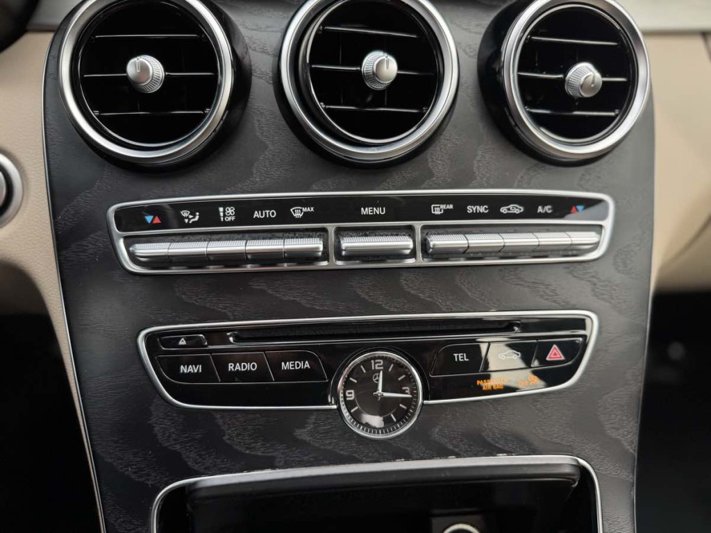 2018 Mercedes-Benz C-Class Image 21