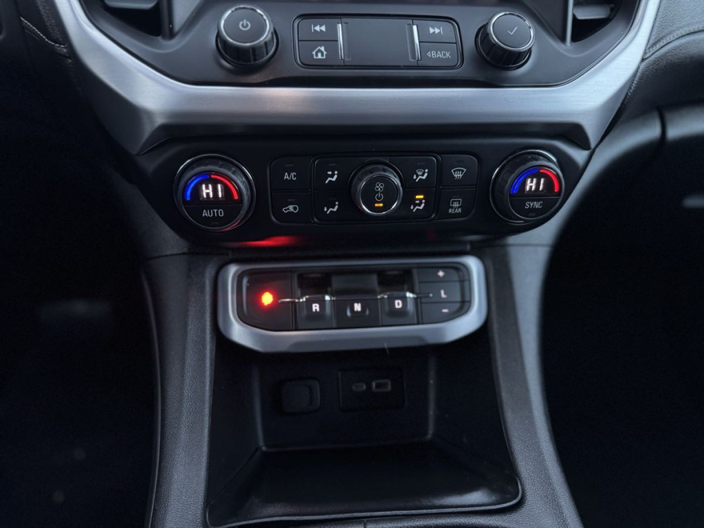 2020 GMC Acadia Image 32