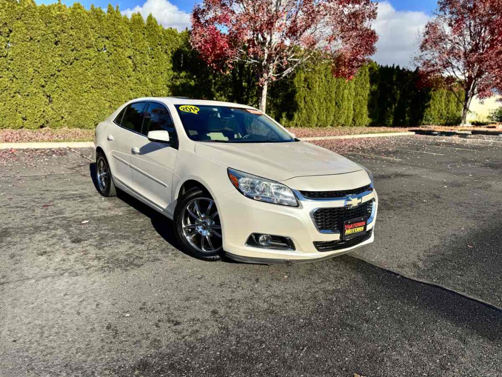2014 Chevrolet Malibu Image 2