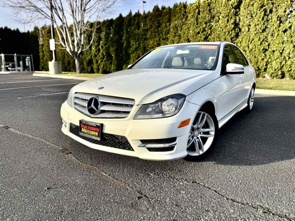 2012 Mercedes-Benz C-Class Image 3