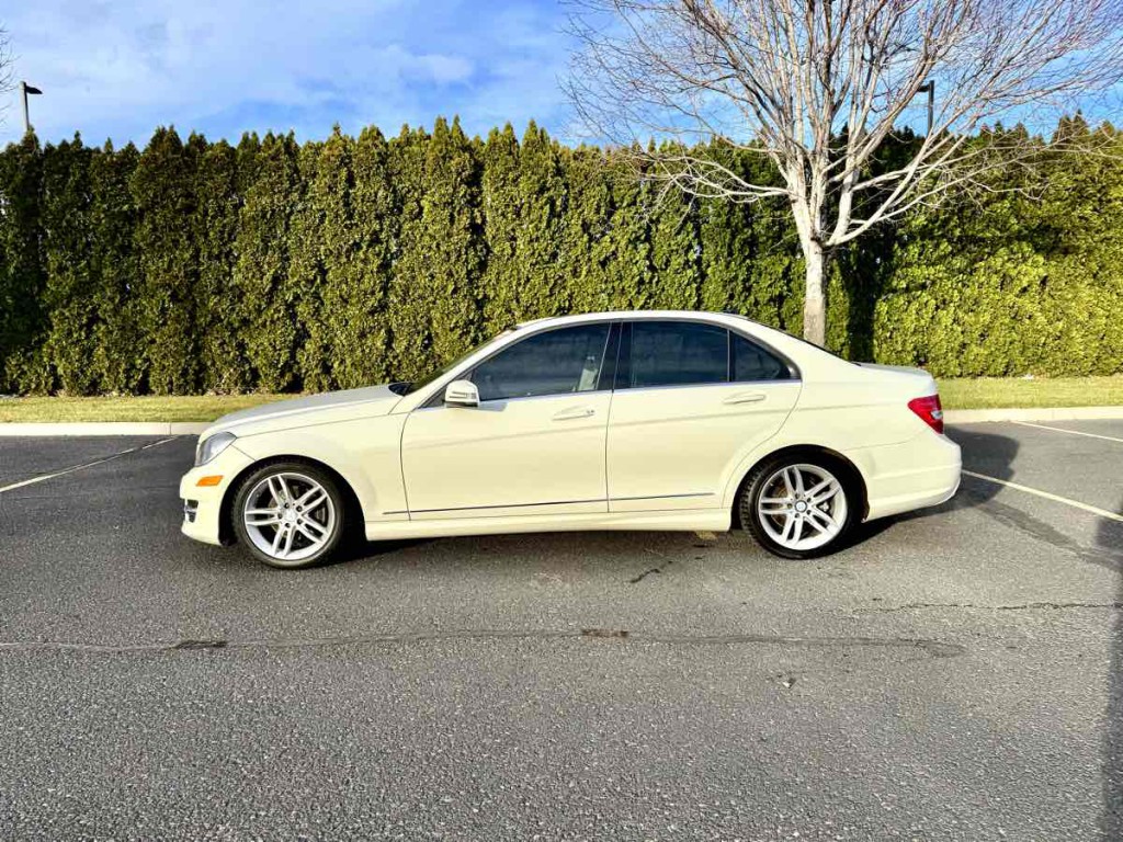2012 Mercedes-Benz C-Class Image 8