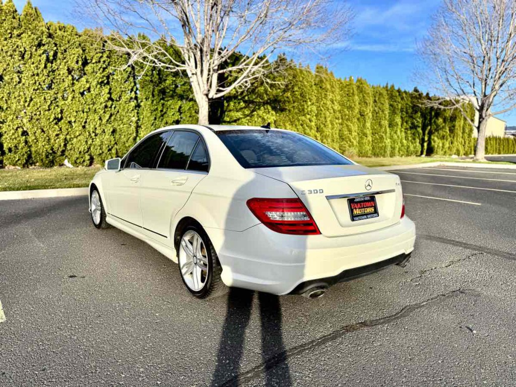 2012 Mercedes-Benz C-Class Image 9
