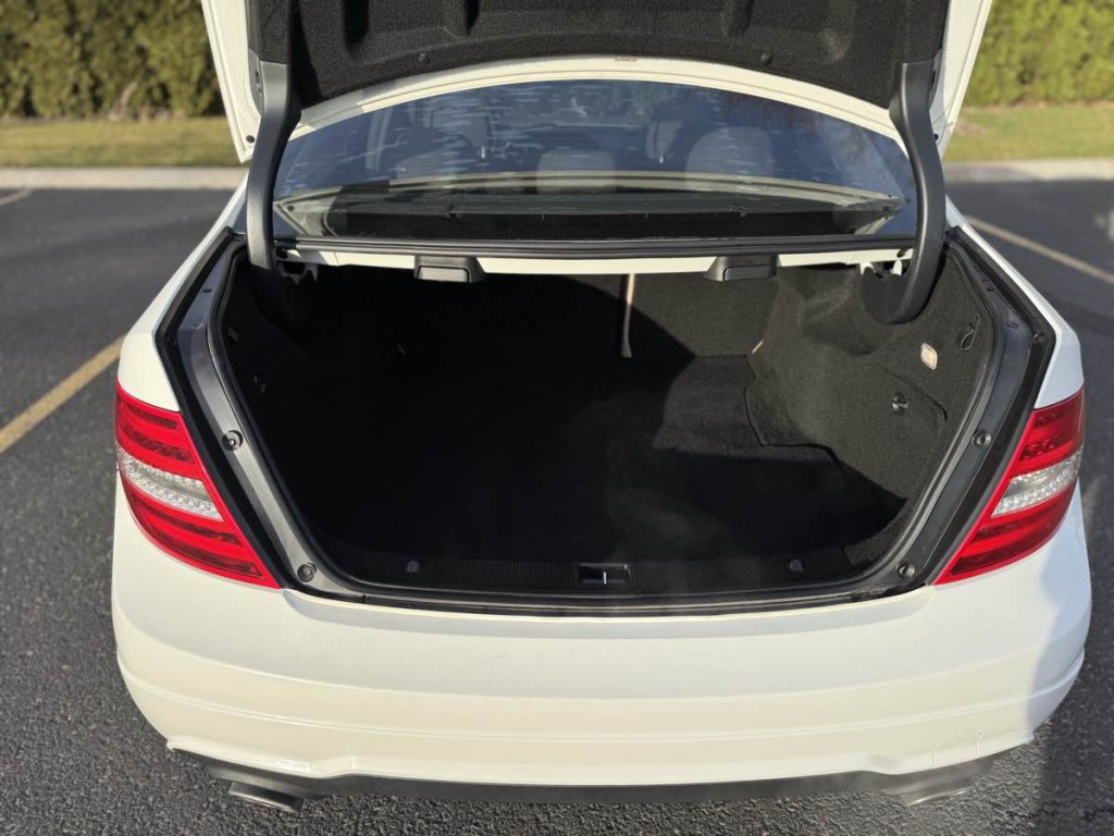 2012 Mercedes-Benz C-Class Image 11