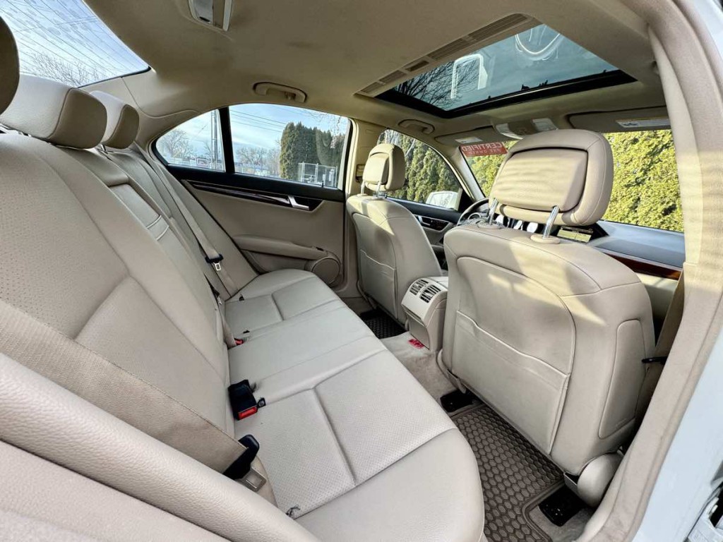 2012 Mercedes-Benz C-Class Image 17