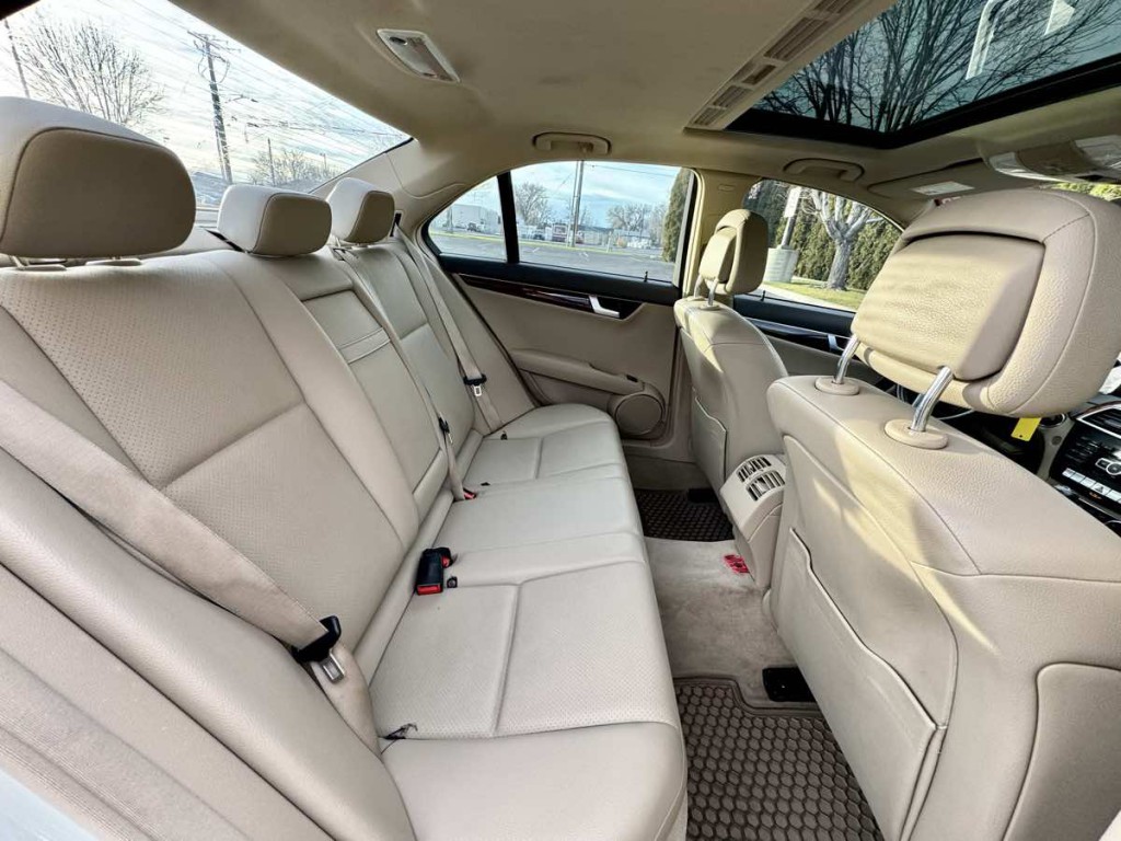 2012 Mercedes-Benz C-Class Image 18