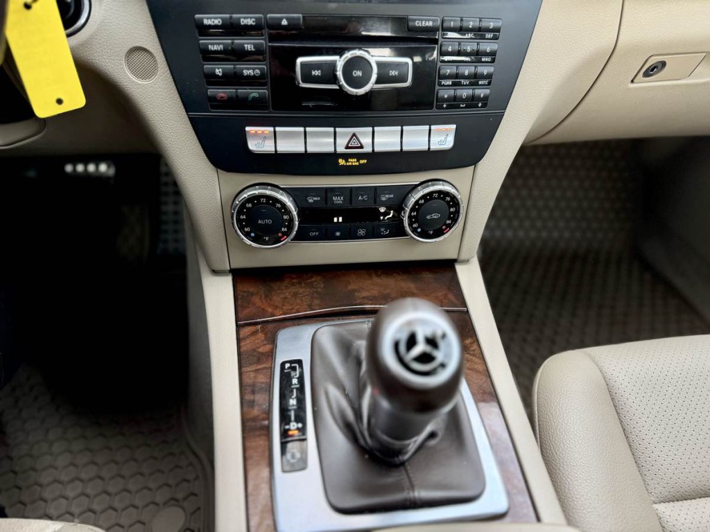 2012 Mercedes-Benz C-Class Image 28