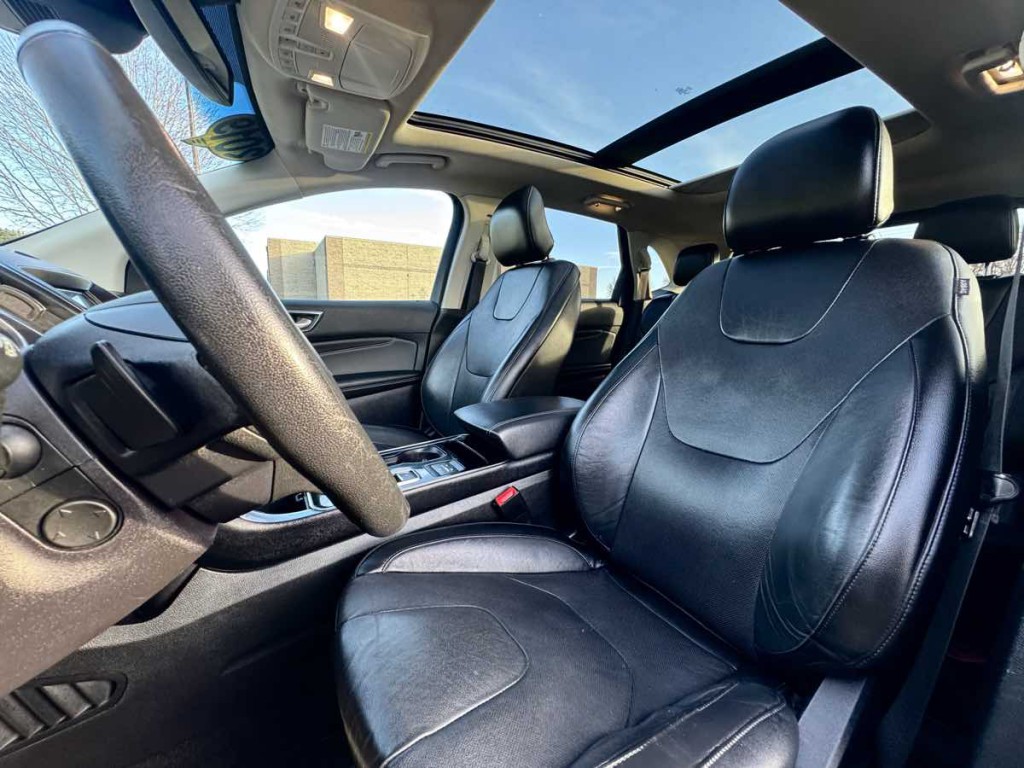 2019 Ford Edge Image 12