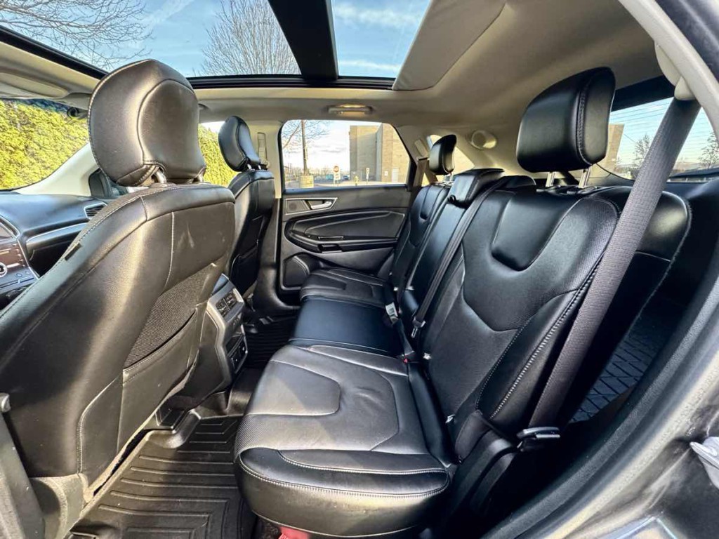 2019 Ford Edge Image 15