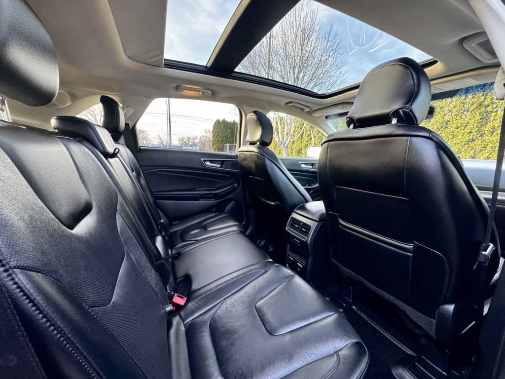 2019 Ford Edge Image 16
