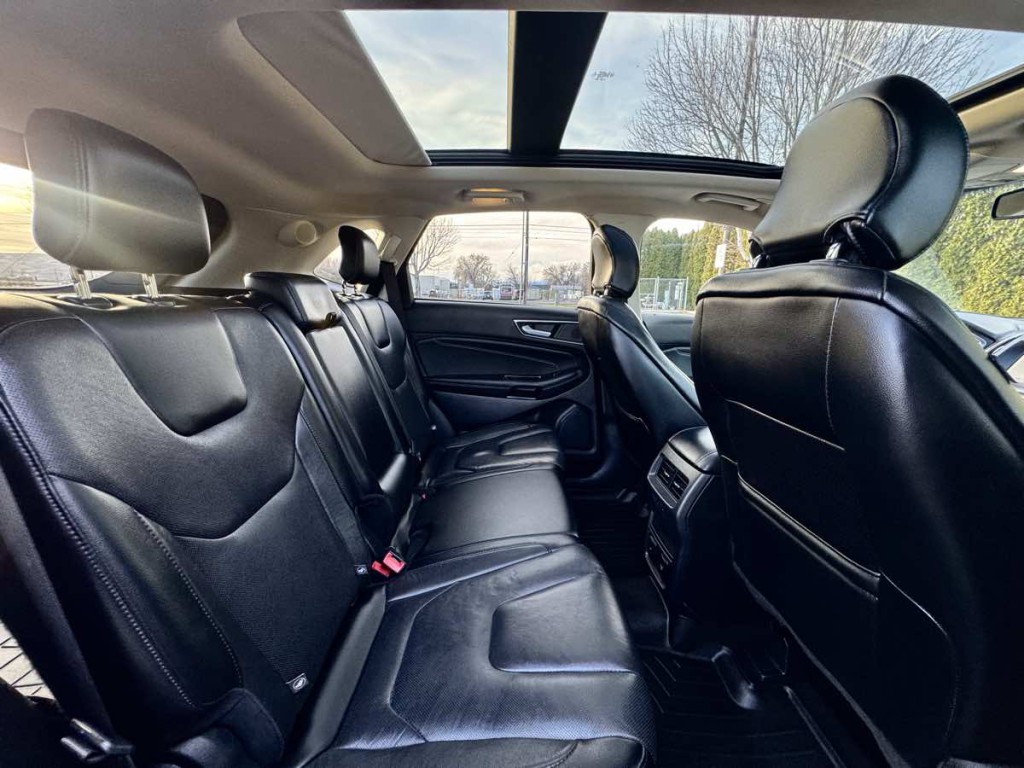 2019 Ford Edge Image 17