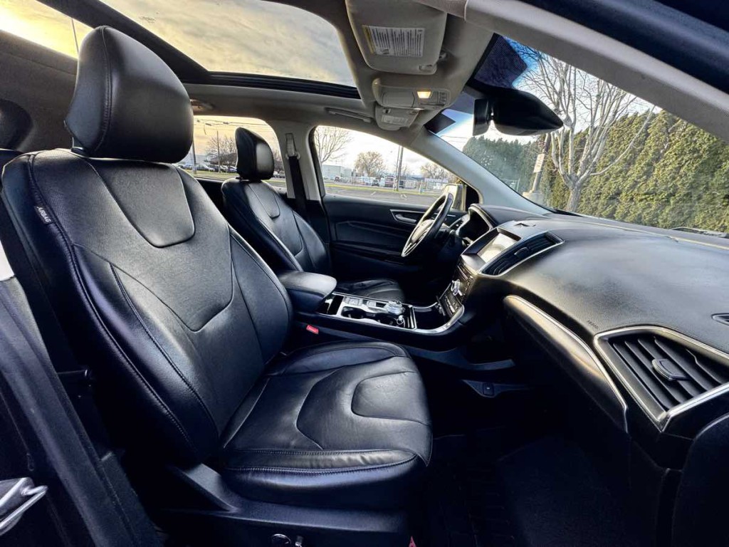 2019 Ford Edge Image 19