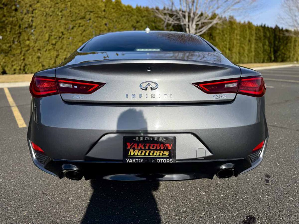 2018 INFINITI Q60 Image 8
