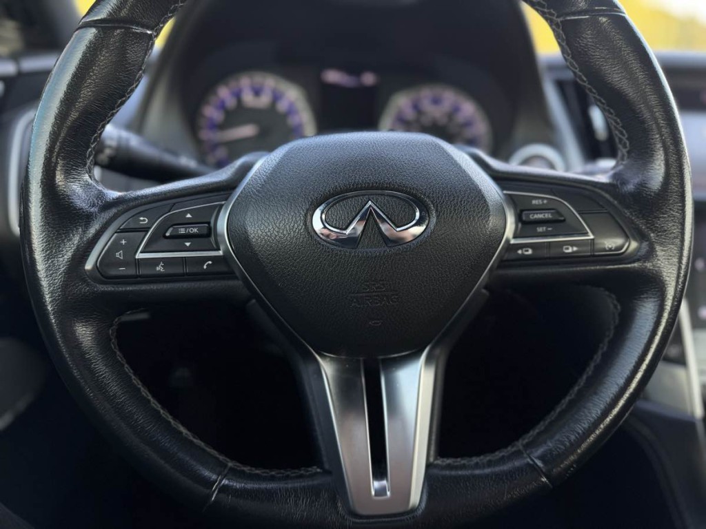 2018 INFINITI Q60 Image 11