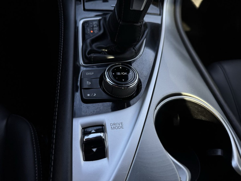 2018 INFINITI Q60 Image 17