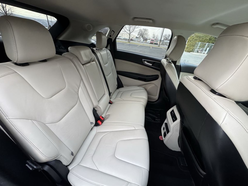 2021 Ford Edge Image 16