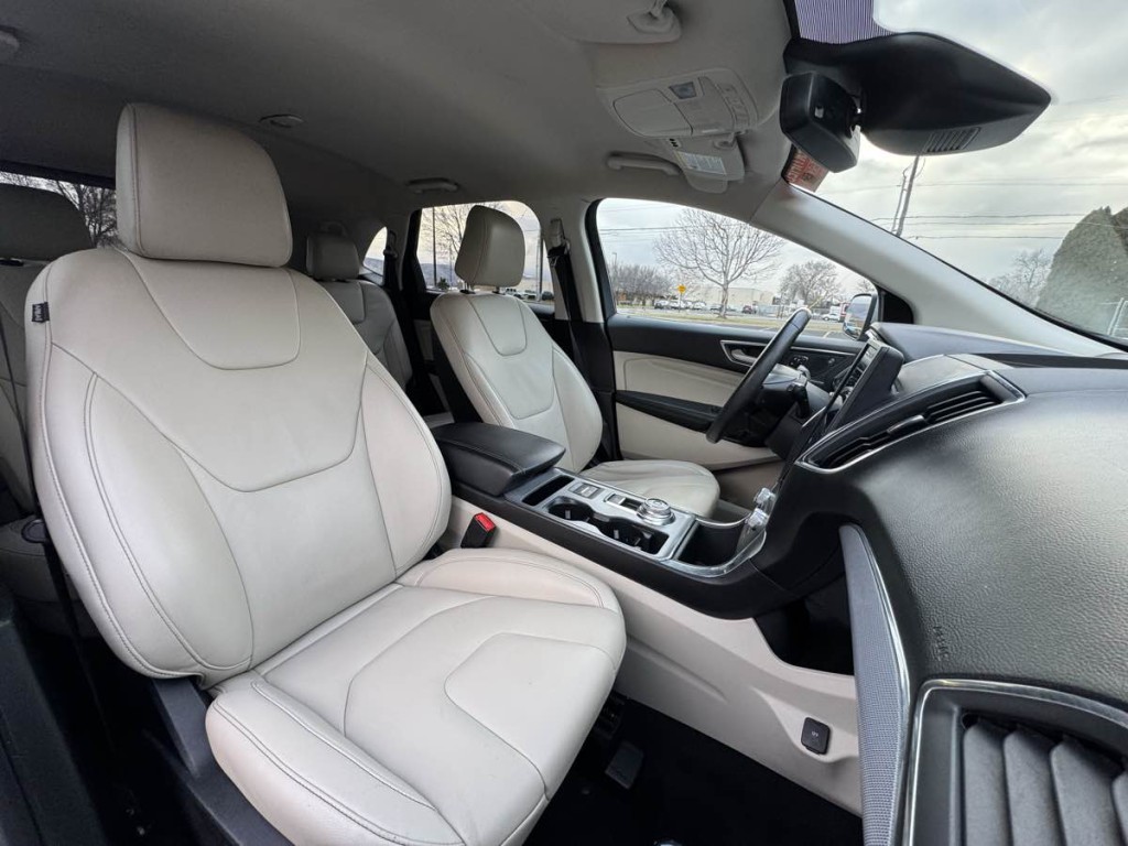 2021 Ford Edge Image 17