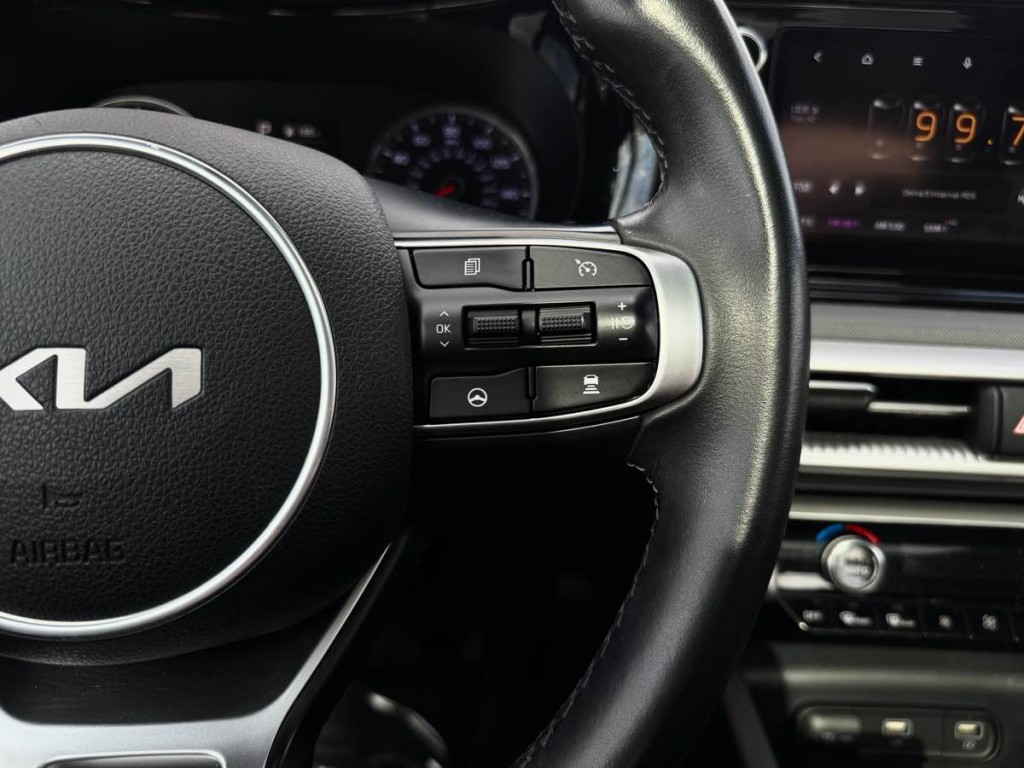 2022 Kia K5 Image 22