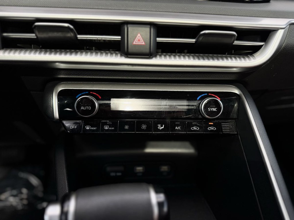 2022 Kia K5 Image 26