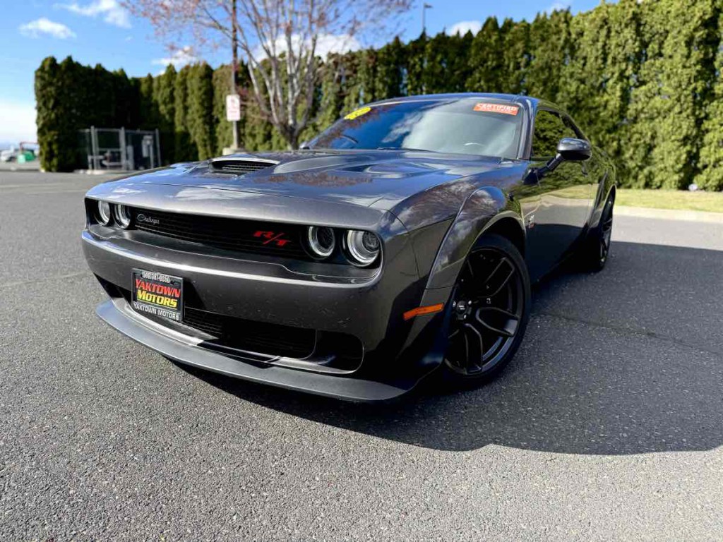 2022 Dodge Challenger Image 2
