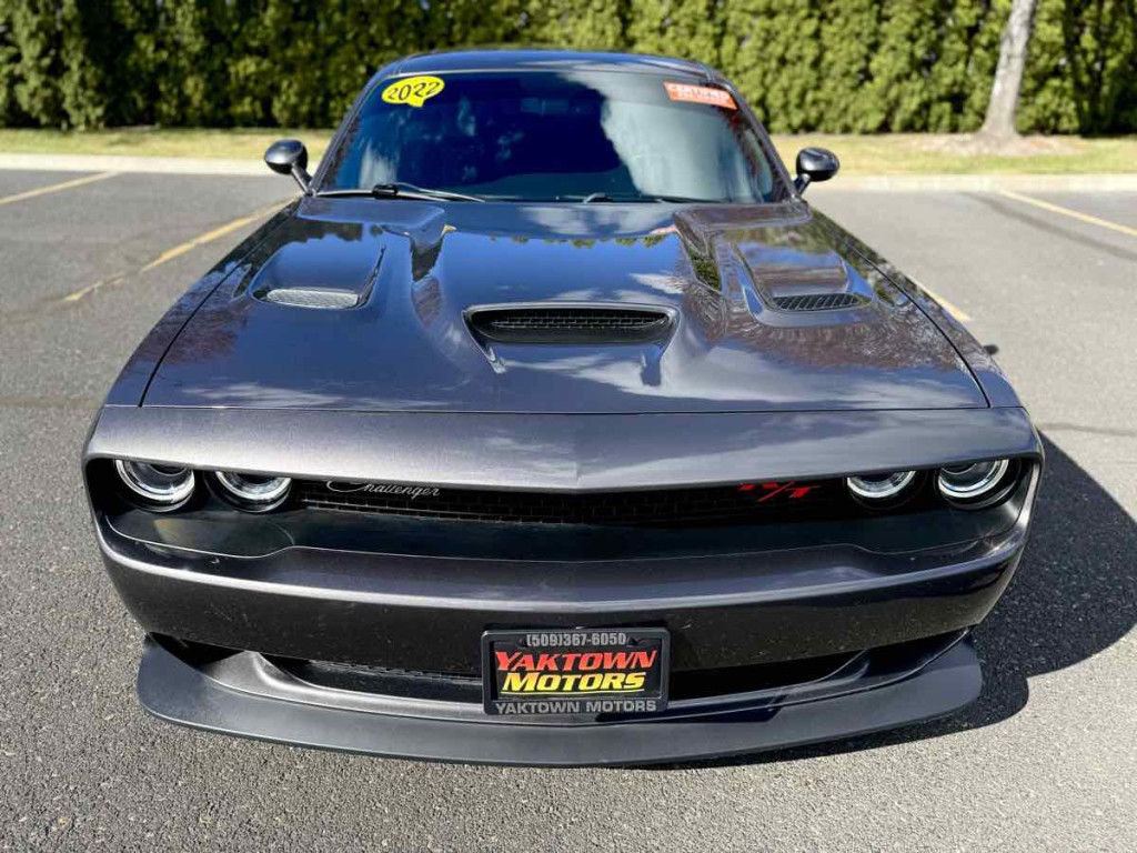 2022 Dodge Challenger Image 8