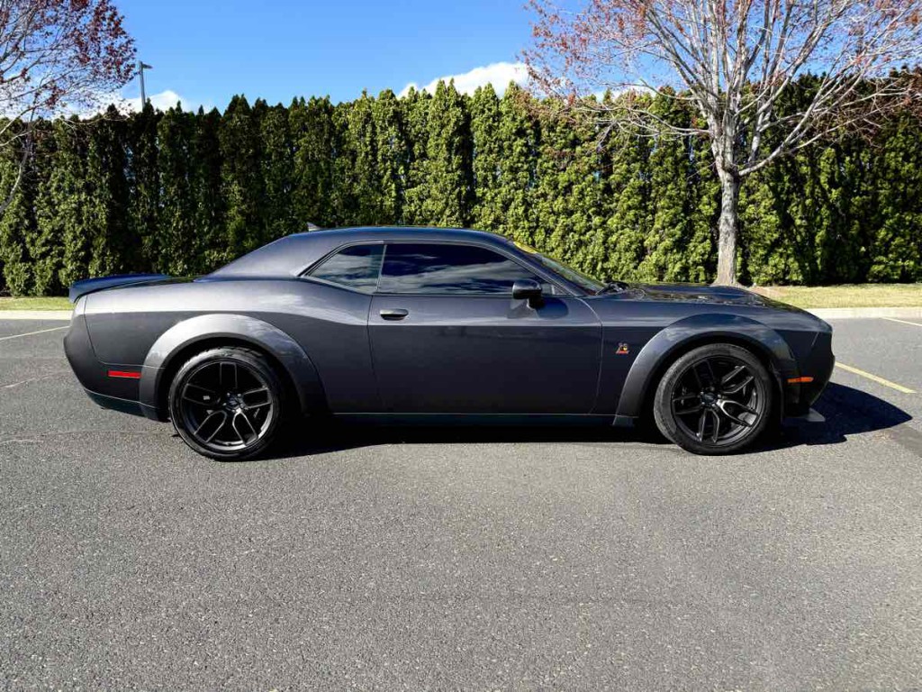 2022 Dodge Challenger Image 12