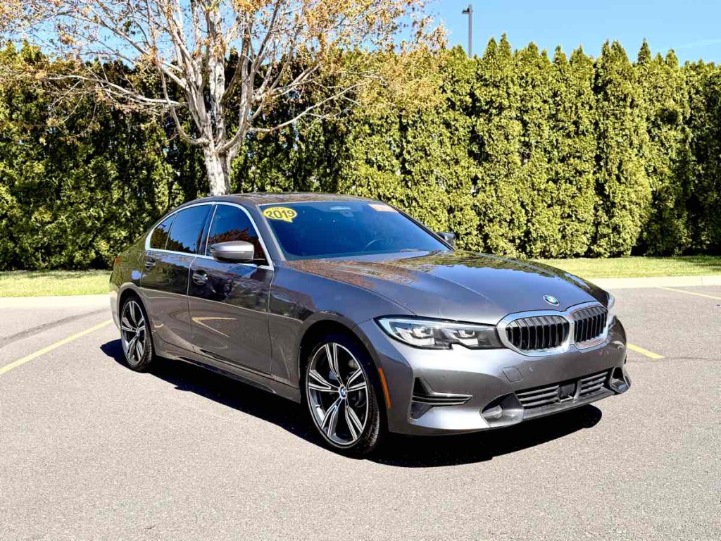 2019 BMW 3 Series Image 2