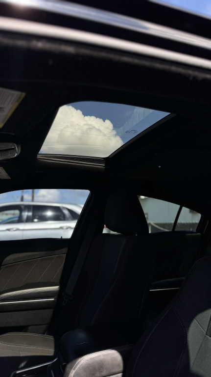 2017 Dodge Charger Image 17