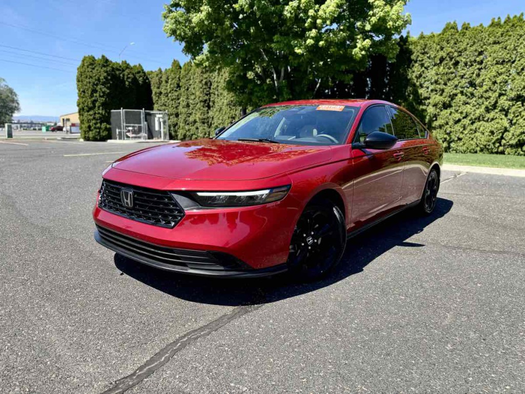 2025 Honda Accord Image 2