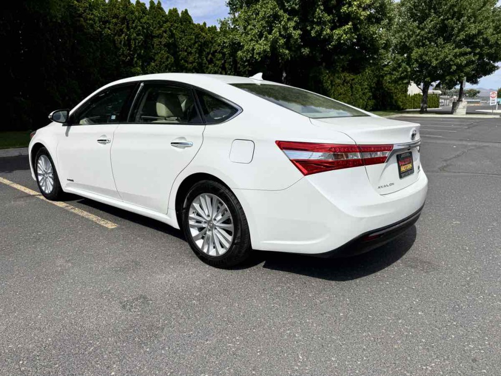 2014 Toyota Avalon Image 9